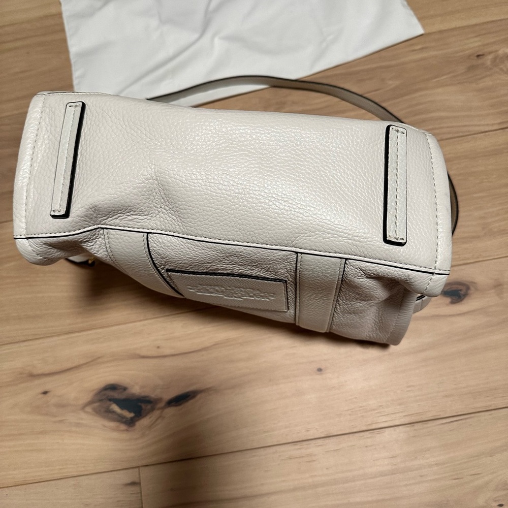 Marc Jacobs | The Tote Bag | White | Leather | Medium Bag | EUC - Picture 10 of 16